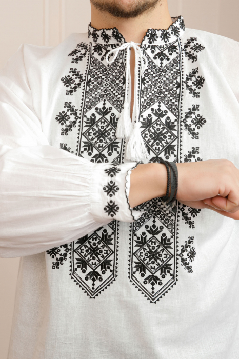 Camasa barbateasca traditionala alba cu motiv geometric negru Vlad [2]