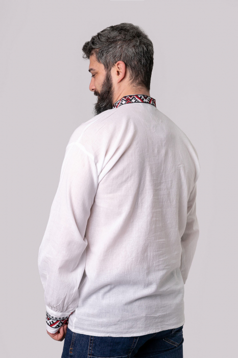 Camasa barbateasca traditionala alba cu motiv geometric rosu Carol 01 [3]