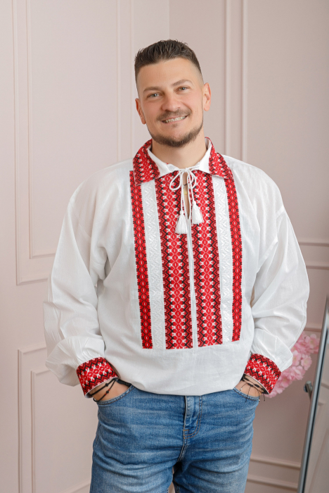 Camasa barbateasca traditionala alba cu motiv geometric rosu Horia 01