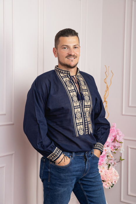 Camasa barbateasca traditionala albastra cu motiv geometric auriu Robert 02 [3]