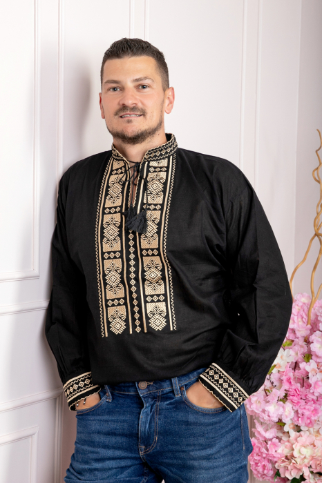 Camasa barbateasca traditionala neagra cu motiv geometric auriu Robert 01 [3]