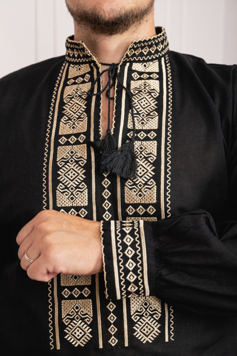 Camasa barbateasca traditionala neagra cu motiv geometric auriu Robert 01 [2]