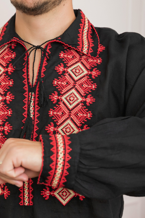 Camasa barbateasca traditionala neagra cu motiv geometric rosu Ivan 03 [2]