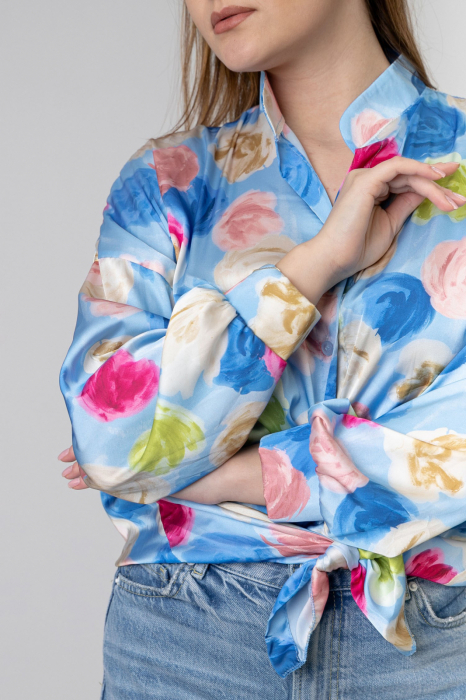 Camasa bleu cu imprimeu floral si nod in talie [2]