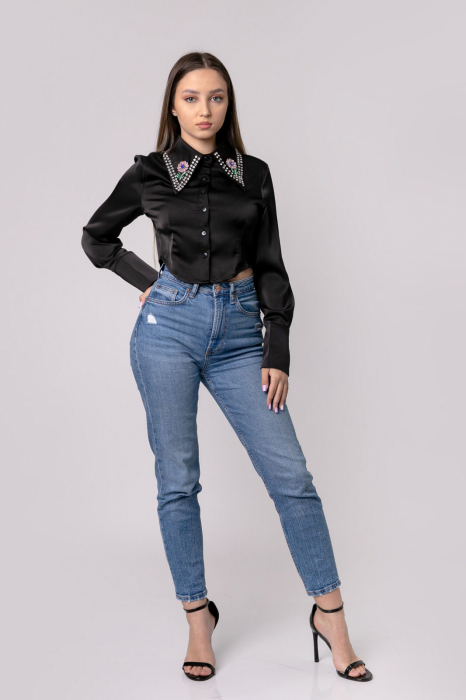 Camasa neagra cu guler stilizat cu pietre colorate [3]