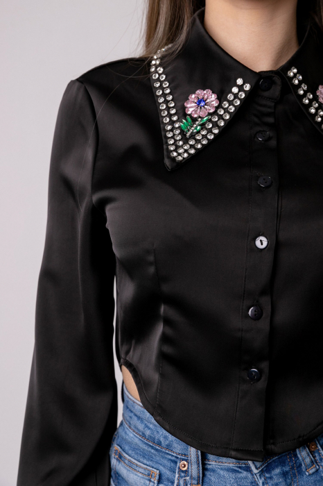 Camasa neagra cu guler stilizat cu pietre colorate [2]