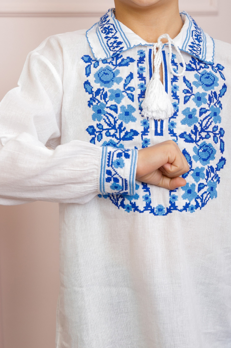 Camasa traditionala de baieti alba cu motiv floral albastru Iulian [2]