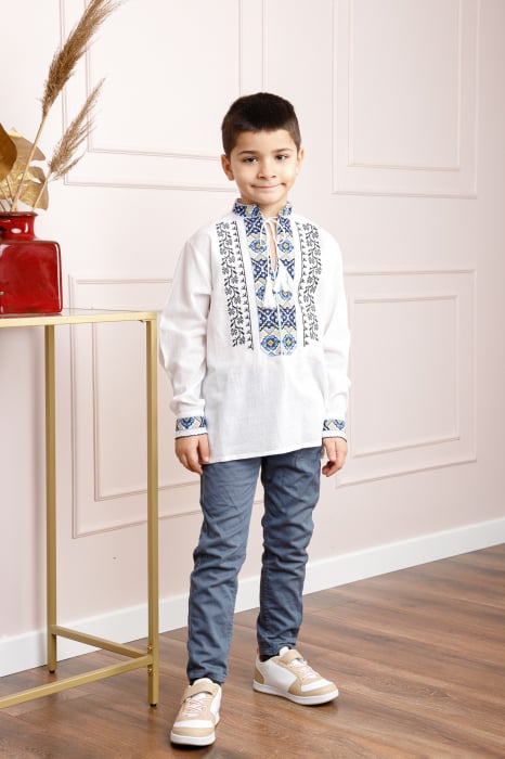 Camasa traditionala de baieti alba cu motiv floral albastru Mugur [5]
