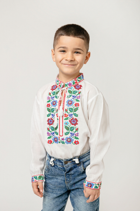 Camasa traditionala de baieti alba cu motiv floral multicolor Cosmin 02