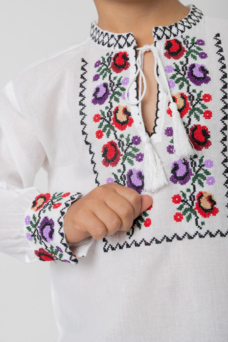 Camasa traditionala de baieti alba cu motiv floral multicolor Marc [2]
