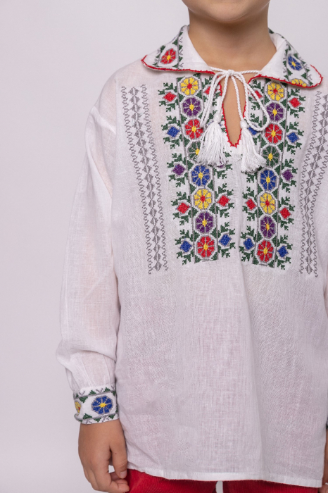 Camasa traditionala de baieti alba cu motiv floral multicolor Matei [2]