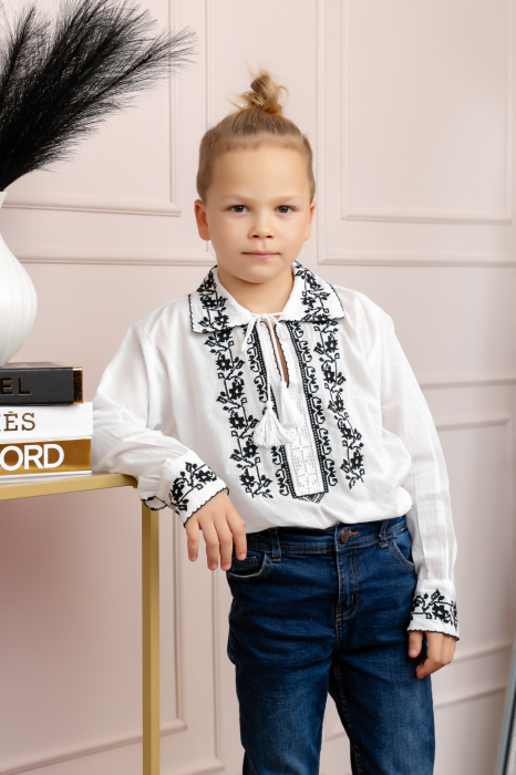 Camasa traditionala de baieti alba cu motiv floral negru Iacob [3]