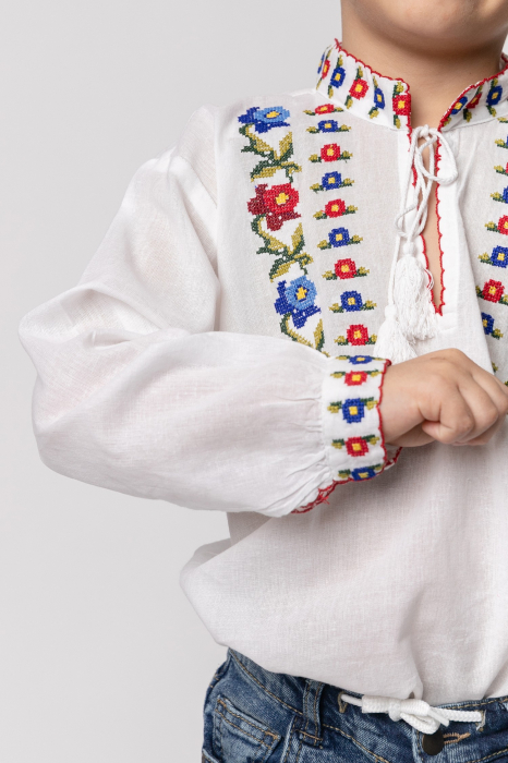 Camasa traditionala de baieti alba cu motiv floral tricolor Dima