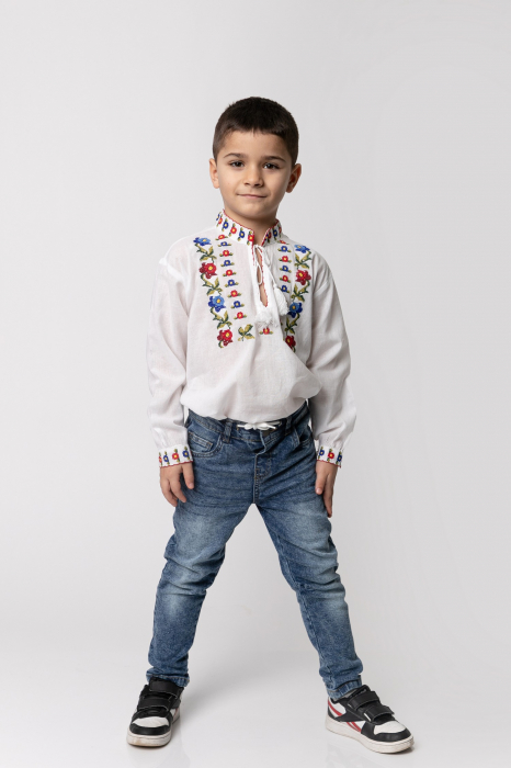 Camasa traditionala de baieti alba cu motiv floral tricolor Dima [4]