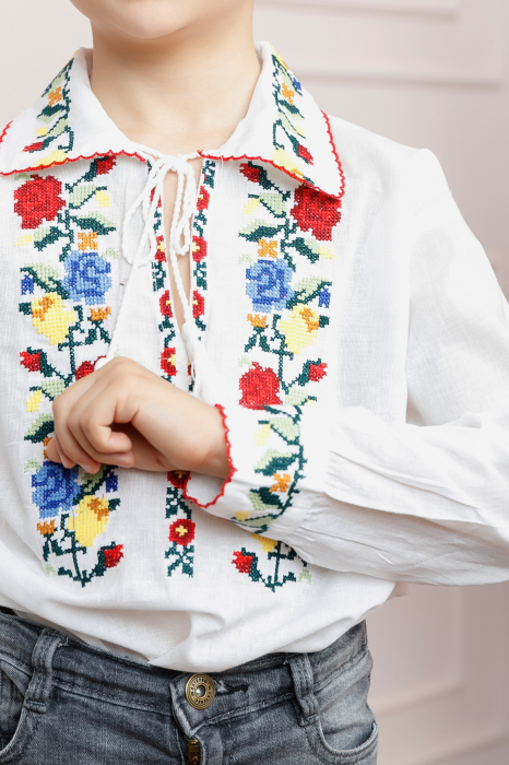 Camasa traditionala de baieti alba cu motiv floral tricolor Ionut [2]