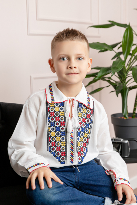 Camasa traditionala de baieti alba cu motiv floral tricolor Raul [3]