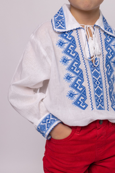 Camasa traditionala de baieti alba cu motiv geometric albastru Alexandru 01 [2]