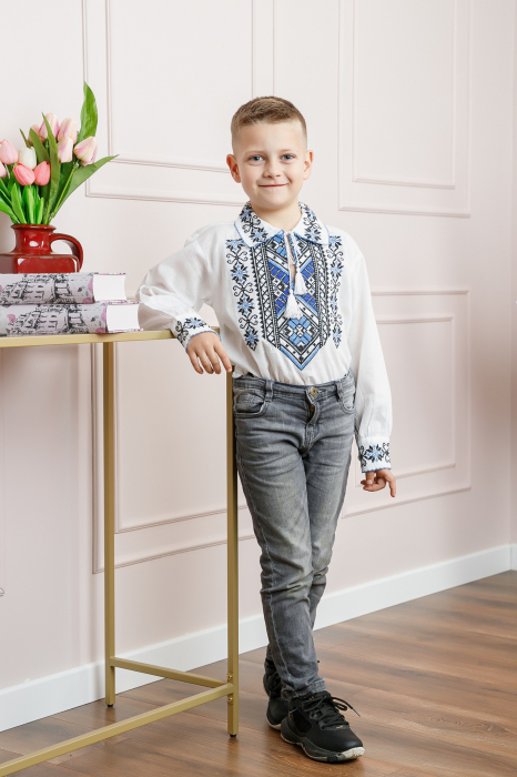 Camasa traditionala de baieti alba cu motiv geometric albastru Arthur [5]