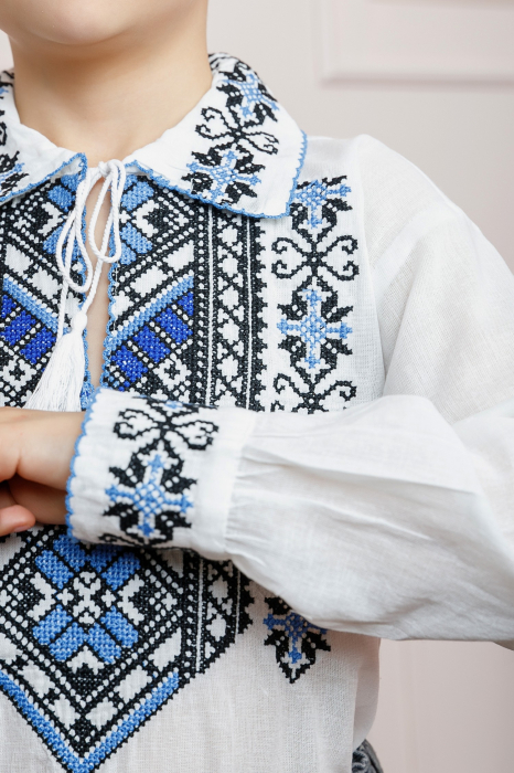 Camasa traditionala de baieti alba cu motiv geometric albastru Arthur [2]