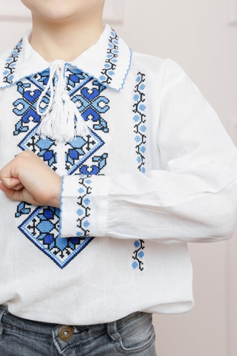 Camasa traditionala de baieti alba cu motiv geometric albastru Emil [2]