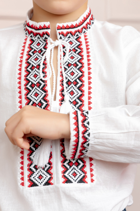 Camasa traditionala de baieti alba cu motiv geometric rosu Daniel 01 [2]