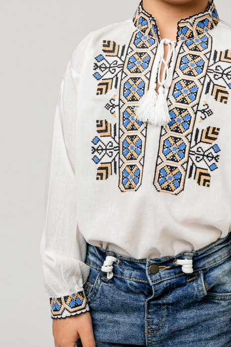 Camasa traditionala de baieti alba cu motiv geometric multicolor Iustin [3]