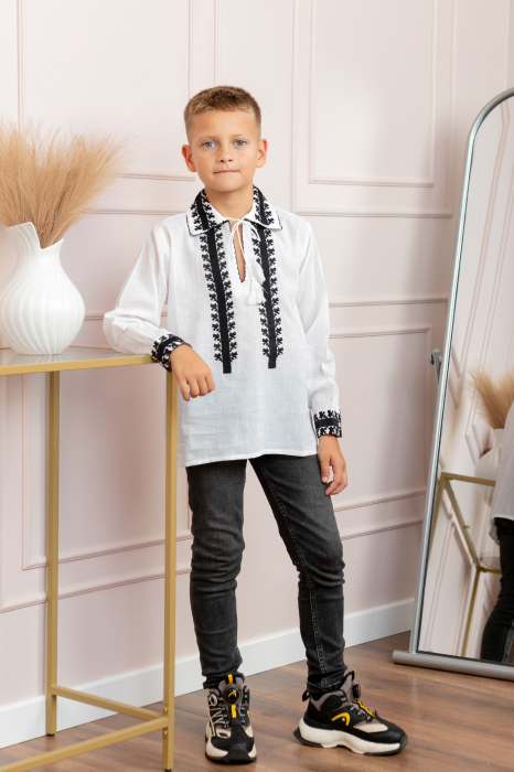 Camasa traditionala de baieti alba cu motiv geometric negru Ivan [3]