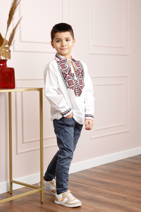 Camasa traditionala de baieti alba cu motiv geometric rosu Codrin 01 [3]