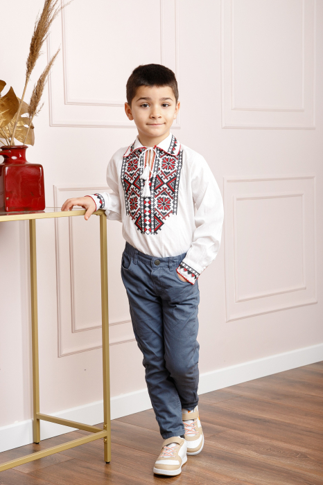 Camasa traditionala de baieti alba cu motiv geometric rosu Codrin 01 [4]