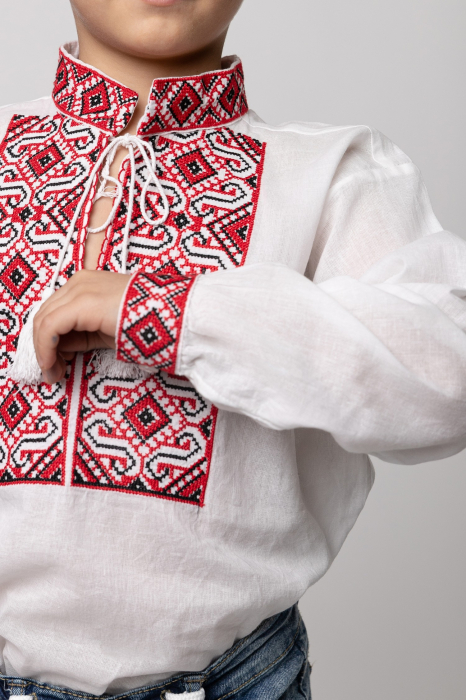 Camasa traditionala de baieti alba cu motiv geometric rosu Fabian [2]
