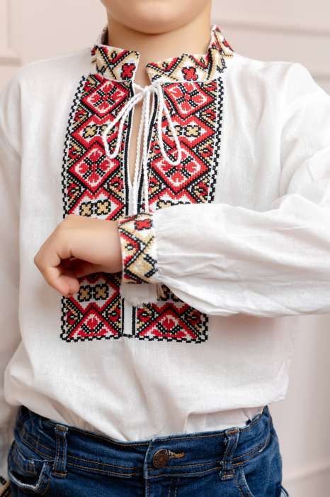 Camasa traditionala de baieti alba cu motiv geometric rosu Tiberiu 02 [2]