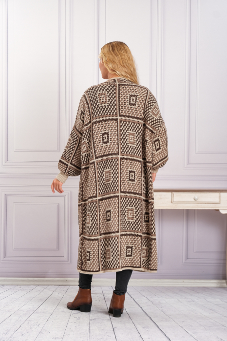 Cardigan tricotat crem cu model geometric bej [3]