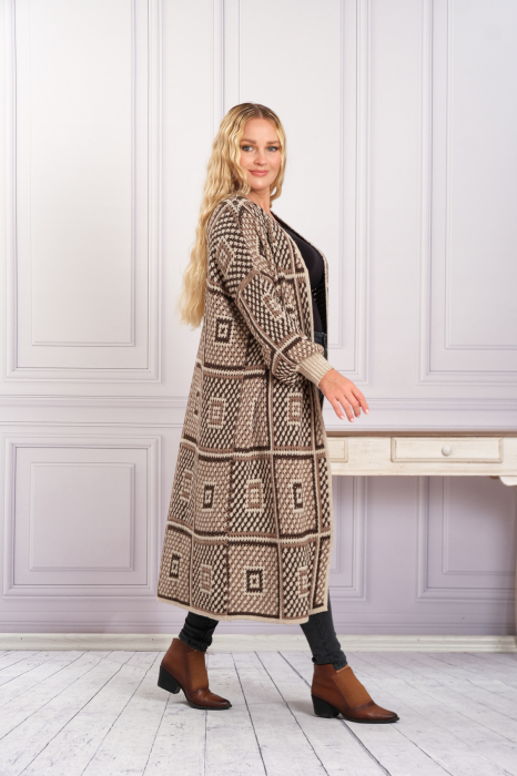 Cardigan tricotat crem cu model geometric bej [4]