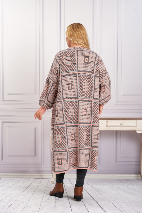 Cardigan tricotat roz somon cu model geometric gri [3]