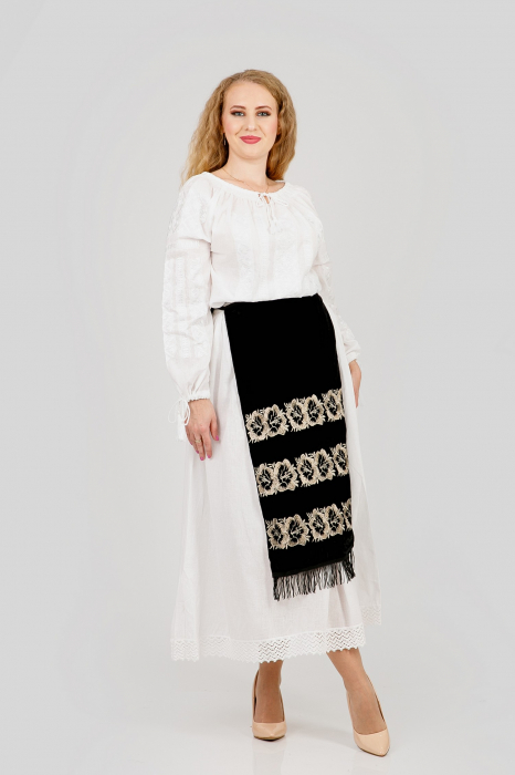 Catrinta traditionala neagra cu broderie florala aurie Florenta 01 [4]