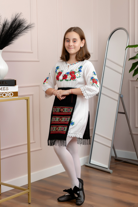 Catrinta traditionala neagra pentru fetite cu broderie florala multicolora Emanuela 02 [2]