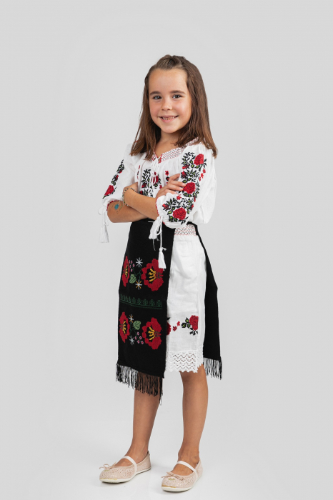Catrinta traditionala neagra pentru fetite cu broderie florala rosie Zina [3]