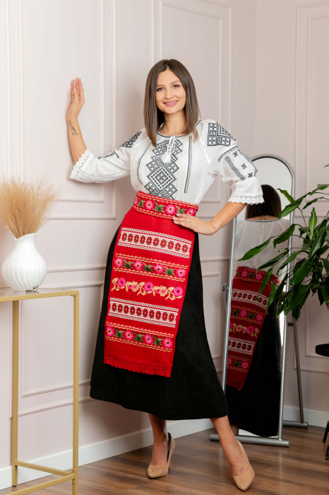 Catrinta traditionala rosie cu broderie florala roz Lacramioara [4]