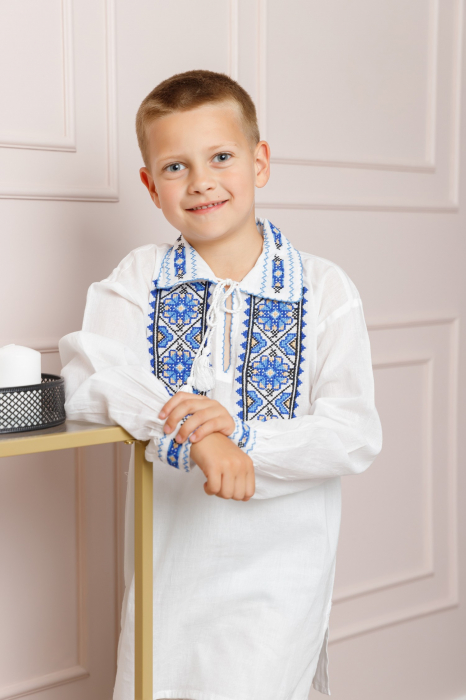 Compleu traditional alb pentru baieti cu motiv floral albastru Mugur [3]