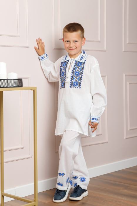 Compleu traditional alb pentru baieti cu motiv floral albastru Mugur [5]