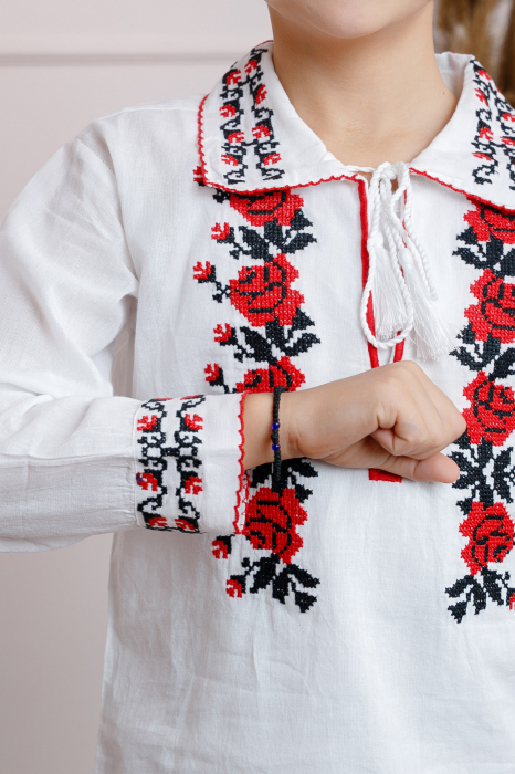 Compleu traditional alb pentru baieti cu motiv floral rosu Calin [2]