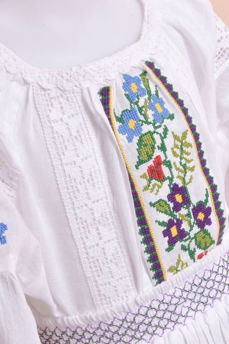Compleu traditional alb pentru fetite cu motiv floral multicolor Bianca [2]