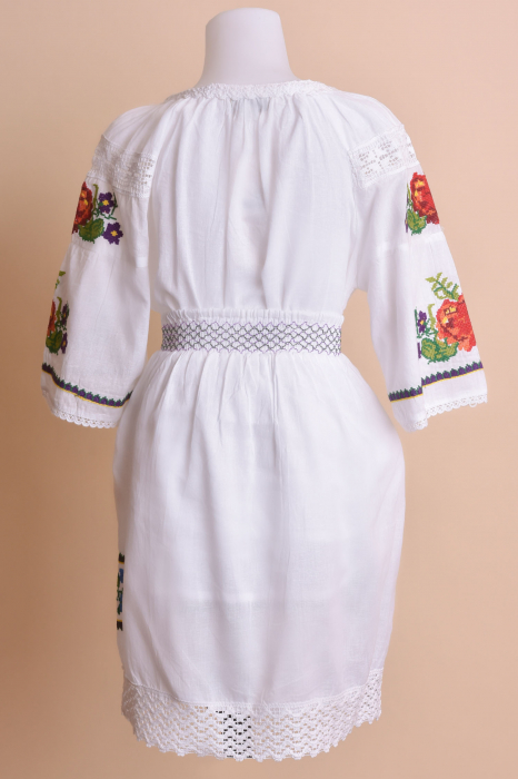 Compleu traditional alb pentru fetite cu motiv floral multicolor Bianca [5]