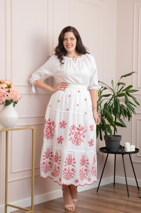 Fusta alba cu broderie florala rosie Carmen 01 [3]