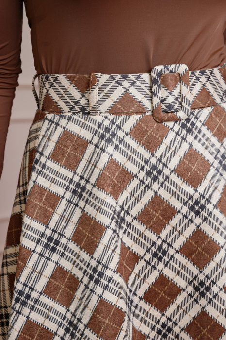 Fusta clos cu carouri maro si centura in talie [2]
