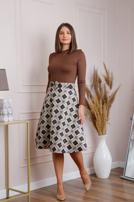 Fusta clos cu carouri negre si centura in talie [4]