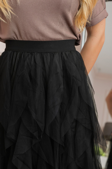 Fusta neagra cu volane din tulle [3]
