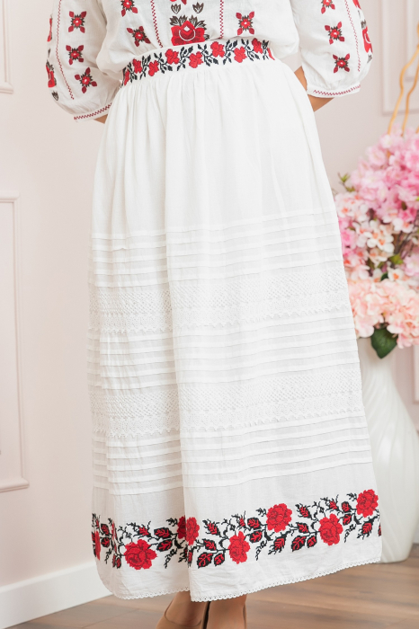 Fusta traditionala alba cu broderie florala rosie Clara 02 [2]