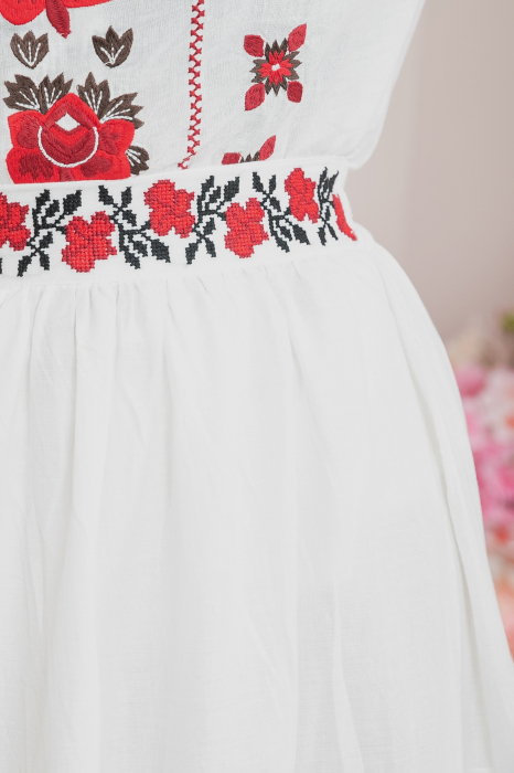 Fusta traditionala alba cu broderie florala rosie Clara 02 [3]