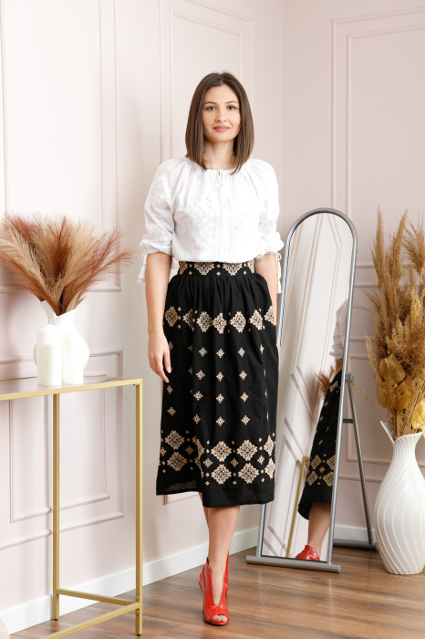 Fusta traditionala neagra cu broderie florala aurie Ramona 01 [3]